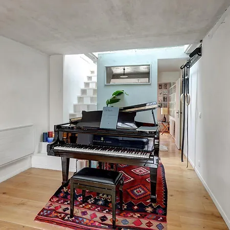 Pretty Parisian Penthouse *